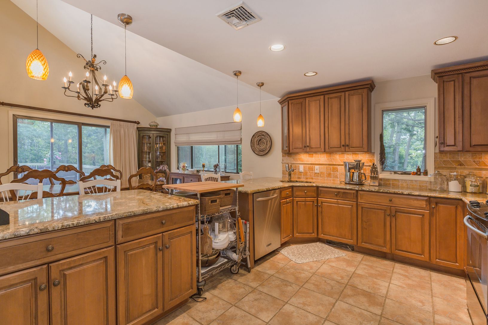  KITCHEN WITH GRANITE COUNTERTOPS