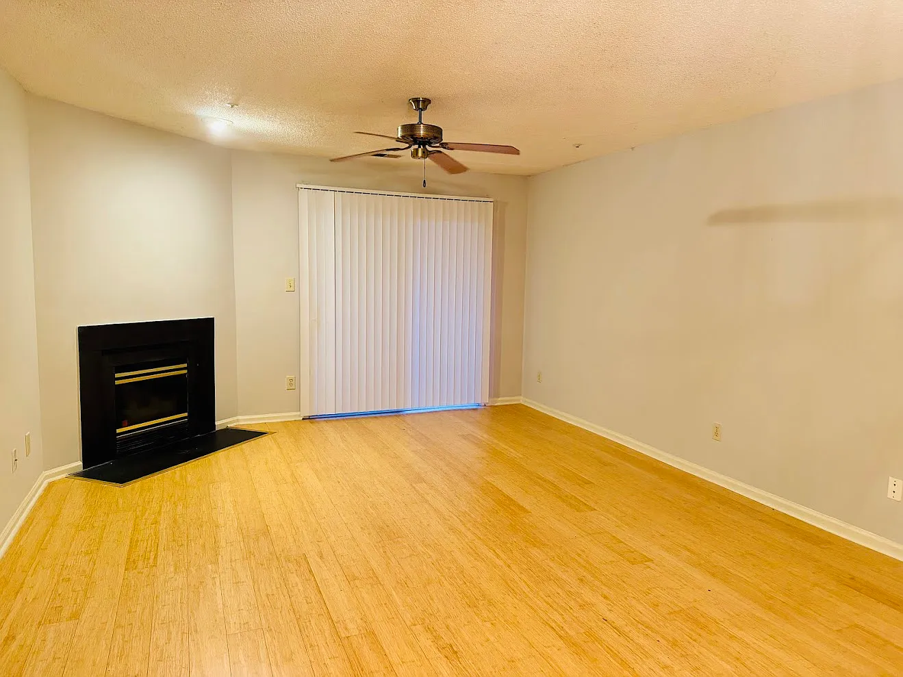 2 bed, 976 sqft, $1,700 — Photo 4