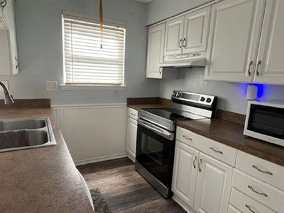 3rd image of 1720 Rueger St