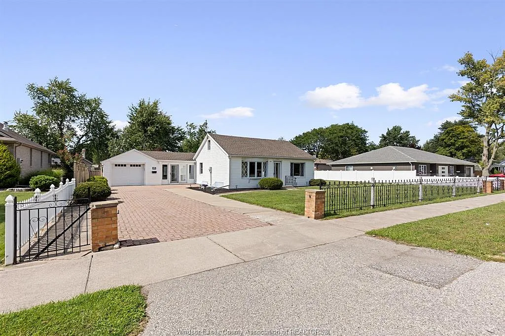 3 bed, $2,450 — Photo 1