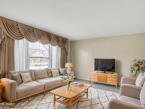 2nd image of 1132 Blanchan Ave
