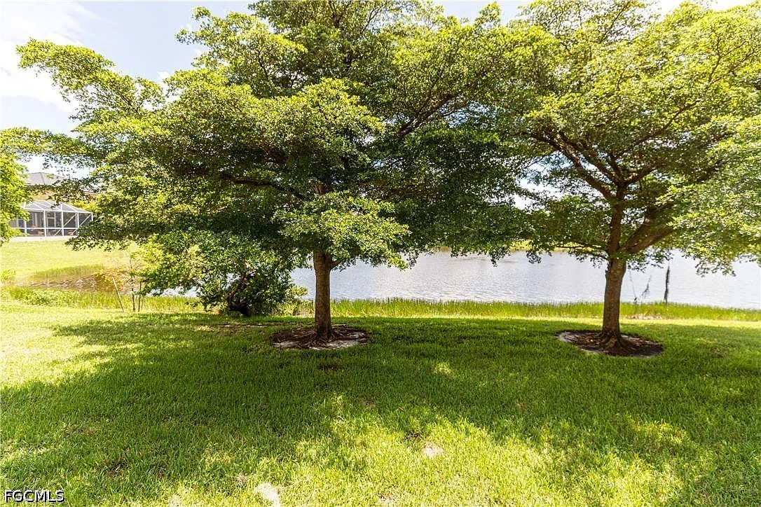 4 bed, 3.0 bath, 2758 sqft, $2,800 — Photo 2