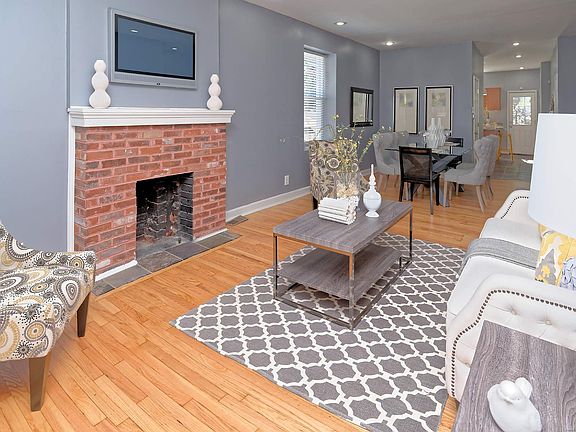 3rd image of 2916 Sidney St