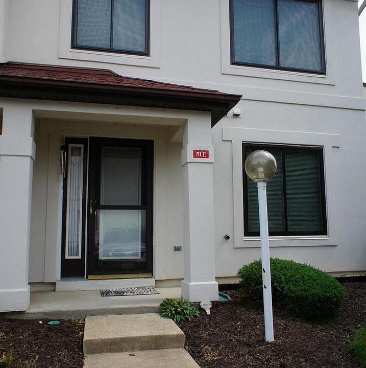 1st image of 51E Queen Caroline Ct