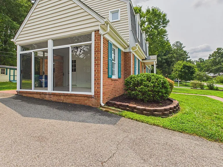 1519 Chauncey Ln — Photo 63