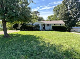 308 W 10th St, Willow Springs, MO 65793