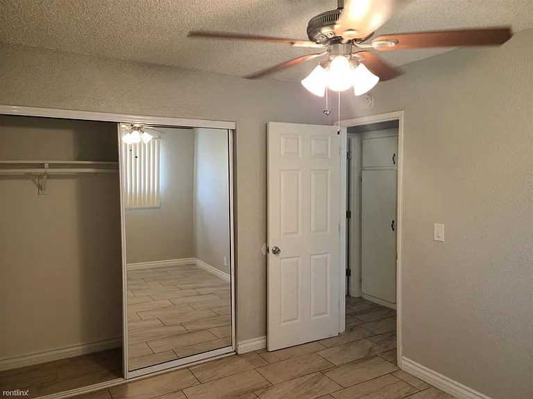 Cortada Apartments — Photo 9
