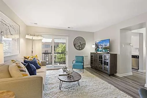 Washington Apartments — Photo 4