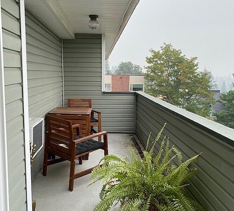 4th image of 1836 25th Ave E Unit 303