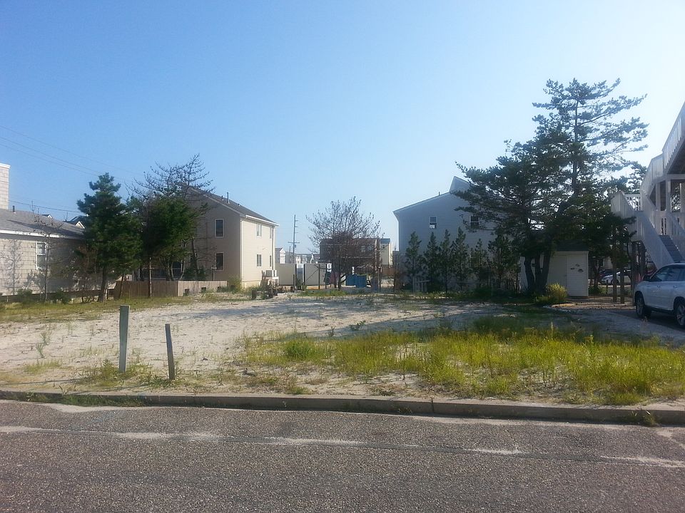 2nd image of 4 W Holgate Ave