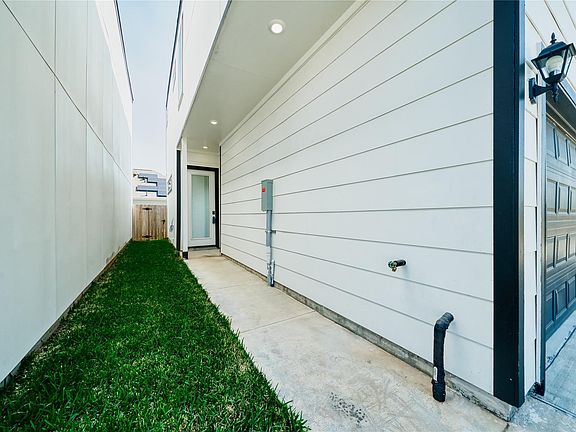 2nd image of 8107 Calhoun Rd