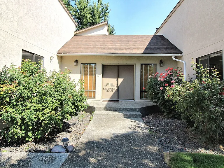 3600 Eastlake Dr — Photo 2