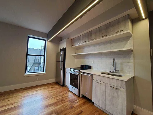 Rented by Landslide Realty Corp | media 46