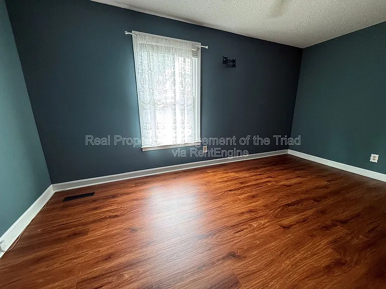 905 Old Winston Rd — Photo 13