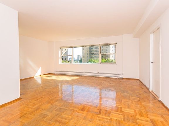 2nd image of 7 Fordham Hill Oval APT 8G