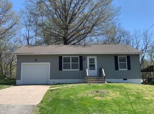 180 N Lincoln Ave, Marshall, MO 65340