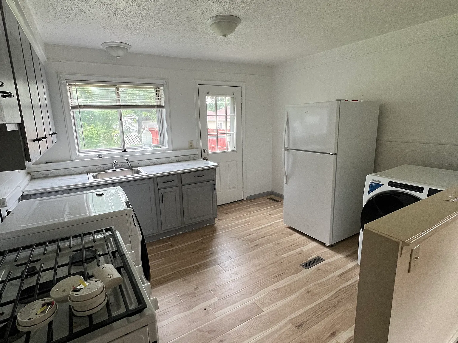 3 bed, 1000 sqft, $1,600 — Photo 4