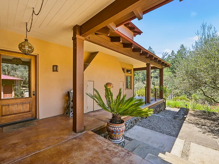 2491 Spring Mountain Rd — Photo 8
