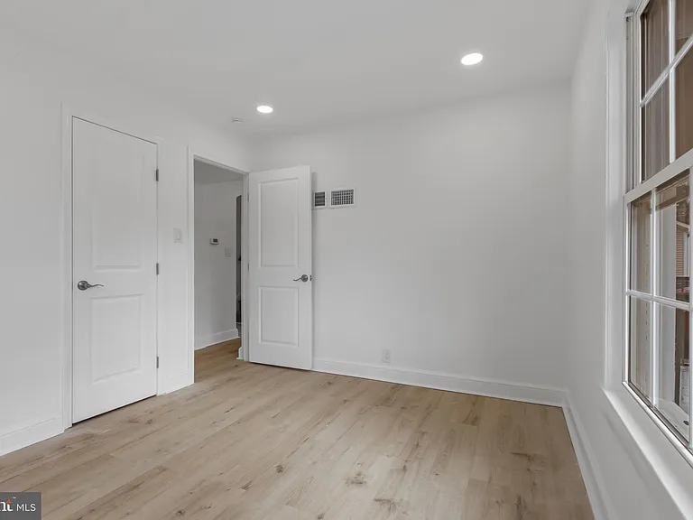 3284 Annandale Rd — Photo 14