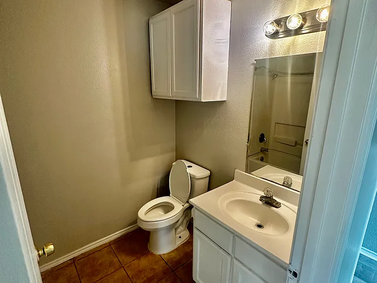 768 Avondale Ave #201 — Photo 12