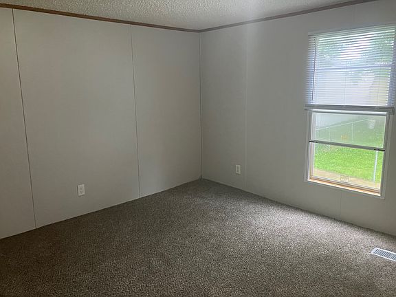 4th image of 2200 Harper St Lot C-40