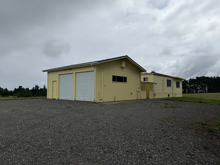 2421 Table Bluff Rd — Photo 3