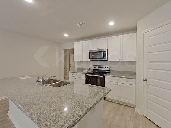 5th image of 257 Monarch Ln