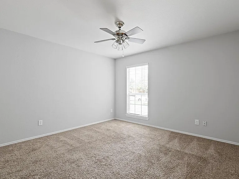 1534 Sleepy Hollow Dr — Photo 18
