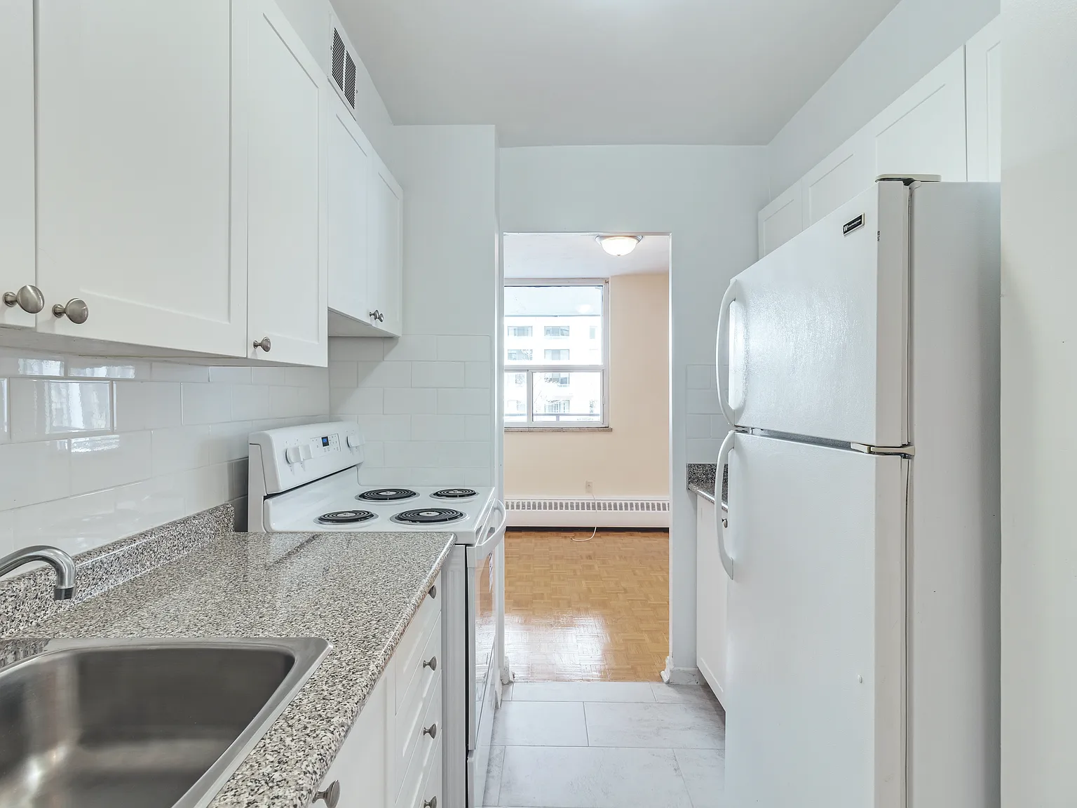 300 Eglinton Avenue East — Photo 4