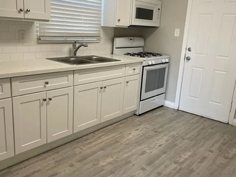 3408-3416 Chester Ln — Photo 5