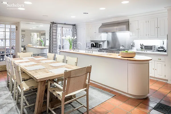 Sold by Sotheby's International Realty | media 47