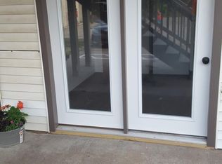 806 Lincoln St APT 1, Wamego, KS 66547