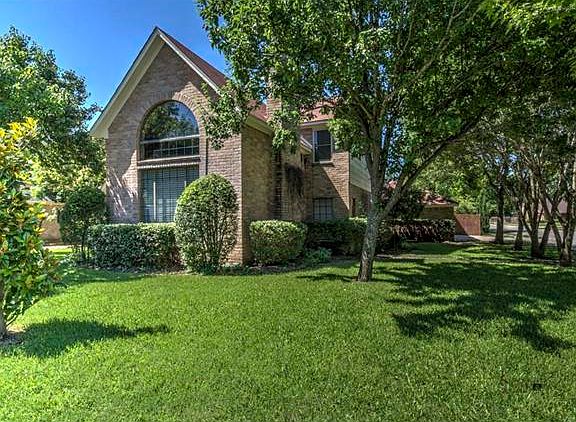 2nd image of 401 Applewood Dr