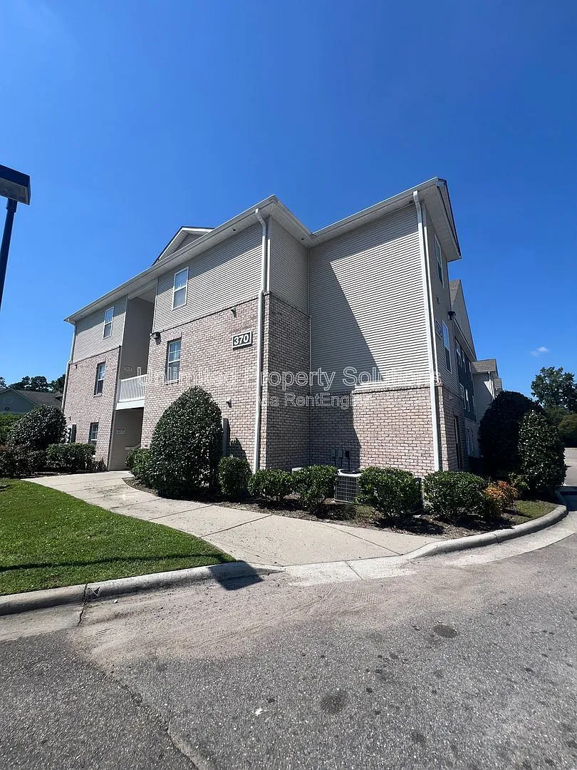 376 S Kerr Ave — Photo 2