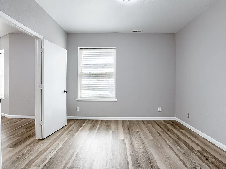210 S 24th St #202 — Photo 15