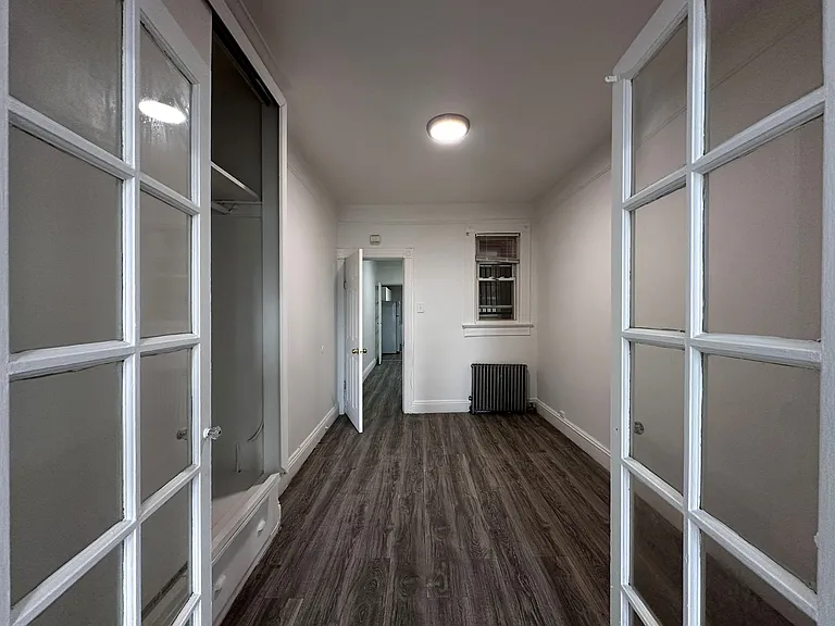 70 Rose Ave #2R — Photo 4