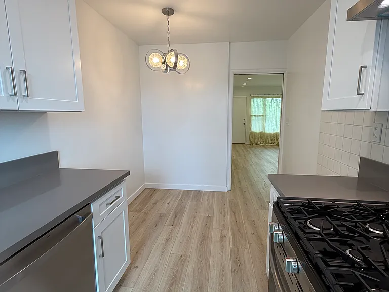 1161 N Hobart Blvd — Photo 8