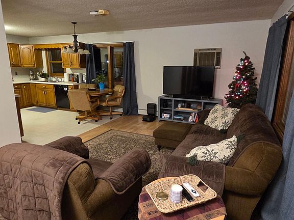 2nd image of 1120 1st Ave E