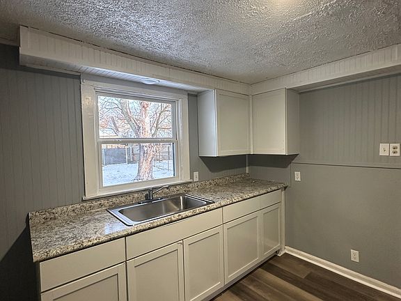 5th image of 1634 Downing Ct NE