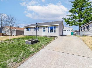 408 Rosewood Dr, Washington, IL 61571