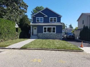 4 Richard Ave, Merrick, NY 11566