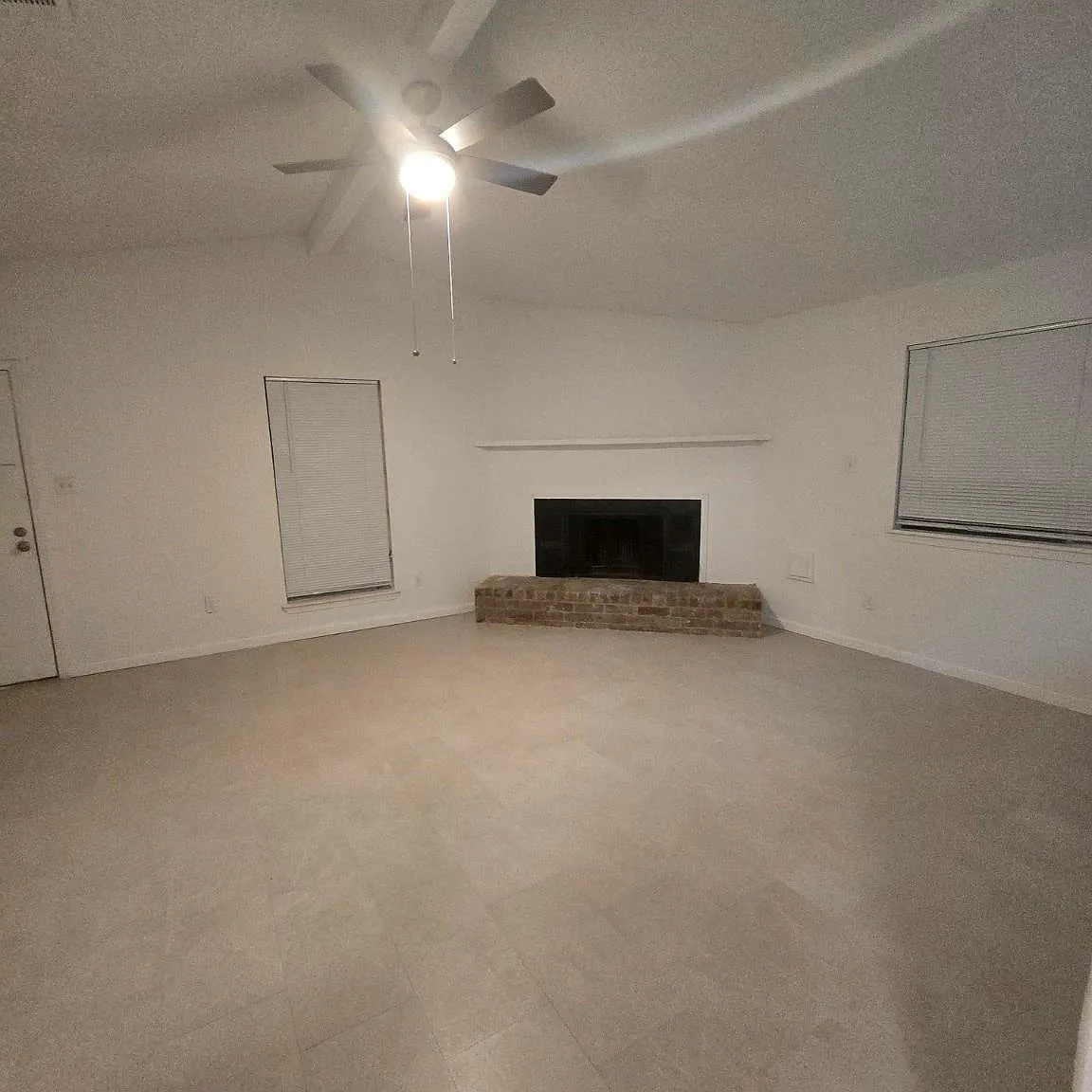 3 bed, 2.0 bath, 1400 sqft, $1,800 — Photo 2
