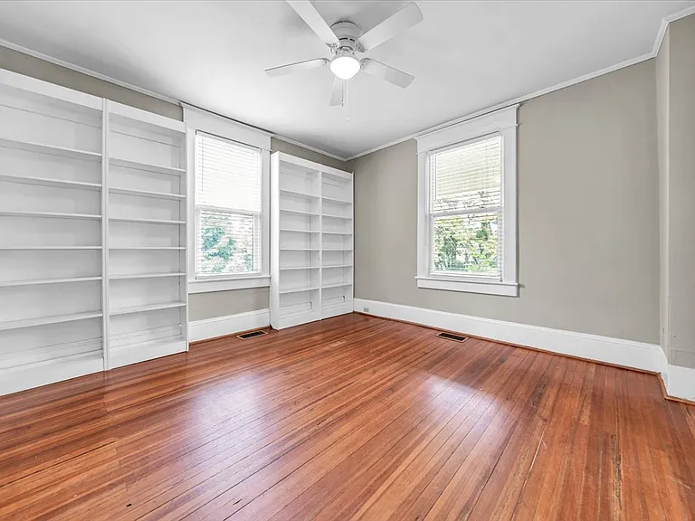 2410 Broadway Ave #B — Photo 6