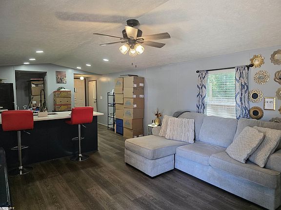 4th image of 326 Jule Martin Rd