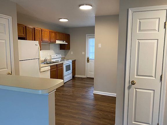3rd image of 212 Poplar Cir #B