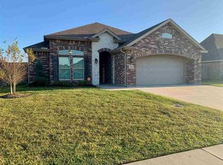 6880 Woodridge Dr, Lumberton, TX 77657