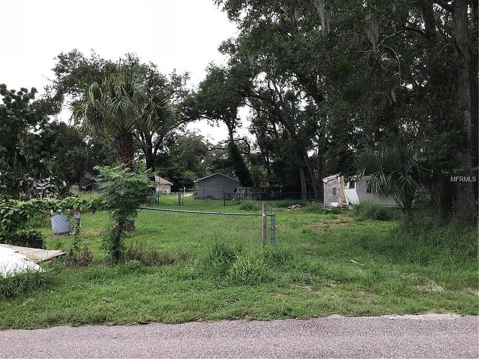 2nd image of 3742 Stuart St