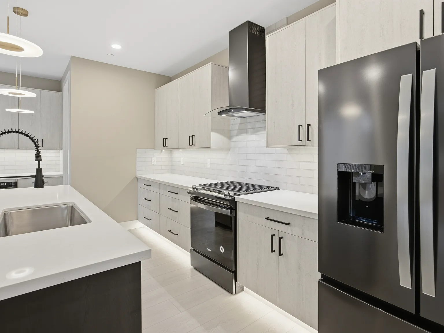 4 bed, 2.5 bath, 2000 sqft, $3,645 — Photo 4