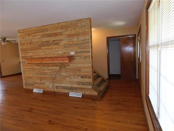 5th image of 606 Pin Oak Dr