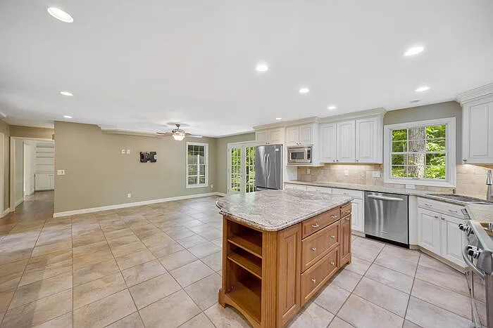 12819 Huntercreek Rd — Photo 2